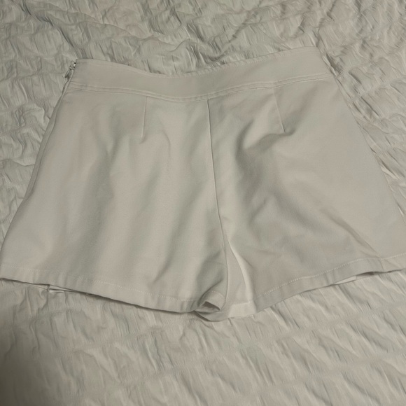 Aritzia Sunday Best Rowan Skort White Size 4 - Picture 5 of 6